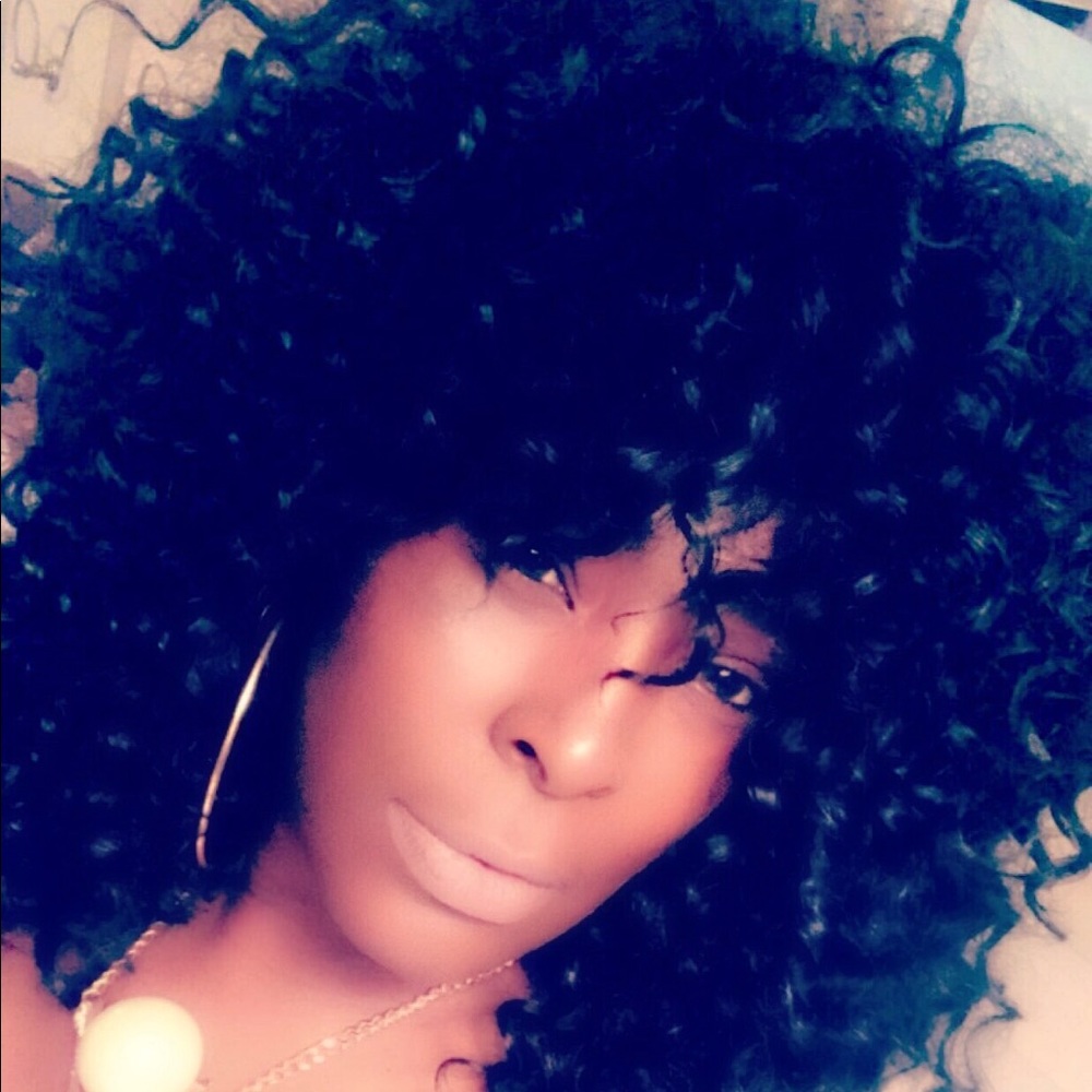 Meet your Posher, Nece